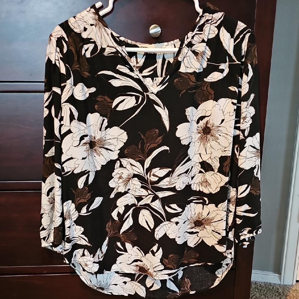 Fun 2 Fun Black and Cream Floral Blouse